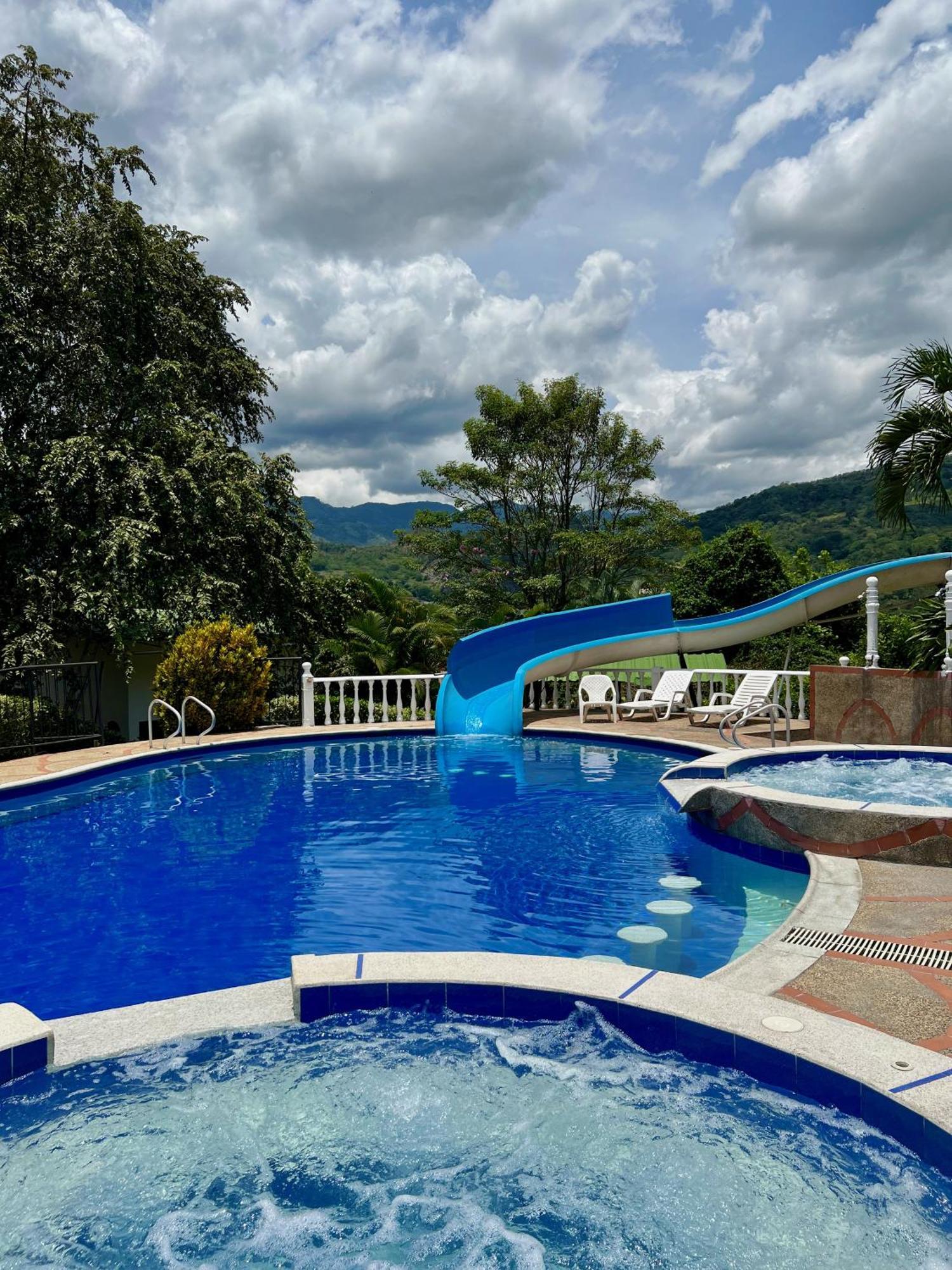 Villeta Resort Hotel Luaran gambar